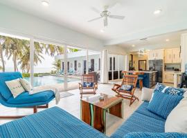 Belize Oceanfront Villa W Pool, Beach & Pier, hotel v destinaci Basil Jones