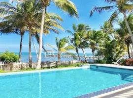 Holiday Time Le Reve Beach House & Casita