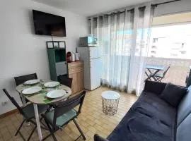 "LE COEUR GRAU" 4 personnes , parking privé , proche mer et tout commerces , 10 mn du centre ville à pieds