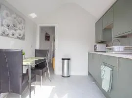 Charming & Cozy Studio In New Forest - Brand New!