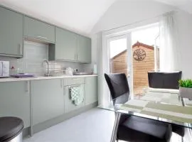 Charming & Cozy Studio In New Forest - Brand New!