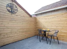 Lovely & Charming Studio with Parking In New Forest - Brand New!