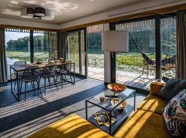 Water Hideout - Floating Villas in Wild Nature, ubytování na lodi v destinaci Nowawieś Zbąska