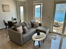 Casa M- Penthouse 1-Bedroom Apartment with Panoramic Sea View & 2 Balconies