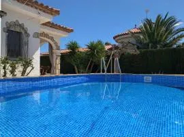 Casa con piscina privada a 1 km de la playa