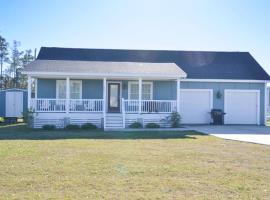 Cozy 3BR Cottage Fishing Private Dock Boating, hotel i Davis