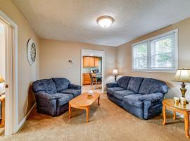 Less Than 2 Mi to SUNY Cortland Unit with Private Parking, Hotel in Cortland