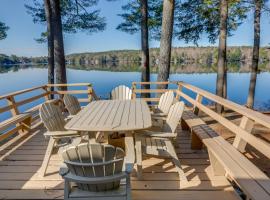 Lakefront Cabin with Panoramic Water View and Access, hotel v destinaci Sunapee