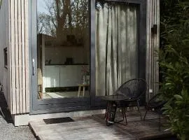 Modern Tiny House op rustig Watersportpark