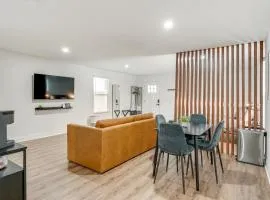 Stylish Lakeland Studio with Workspace