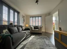 Kite Drive House Long Stays Welcome Free Parking, Sleeps 6