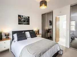 Ravensdale House Long Stay Sleeps 14 Free Wifi