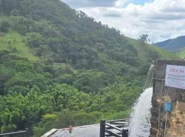 Cobertura Vilarejo das Cachoeiras com linda vista!
