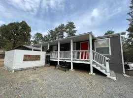 Lovers Landing - private hot tub and pet friendly