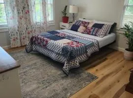 Bright and Cozy room in a Charming Homestay!!