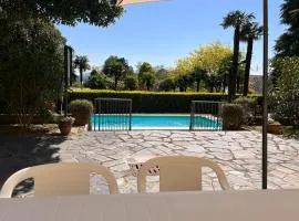 Villa Santa Chiara Lesa - appartamento vista lago con piscina