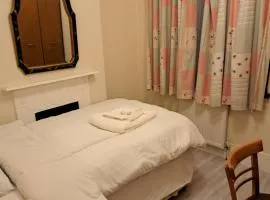 Single Room- Goodmays Train station- London