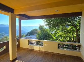 Piso con vista a la montaña, hotel a Cedro