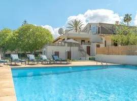 Family friendly Villa Vista, with spacious pool, stunning mountain view & distant sea panorama