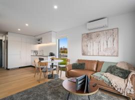 Alpine Views From Modern Townhouse - Close To Wanaka, hotel i Albert Town