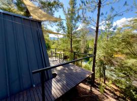 Cabina vista al río en Roca Truful, luxusní stan v destinaci Melipeuco