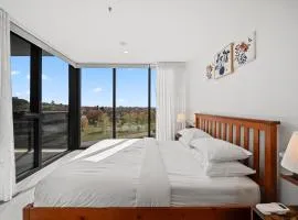 Stylish 2-Bed Apartment with Luxe Amenities Access