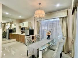 Peters Villa, hotel con tinas de hidromasaje en Ban Nakhon Chum