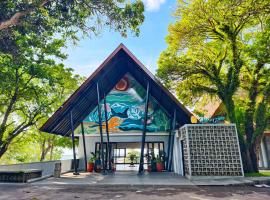 The West Cove Hotel, beach hotel sa Banten