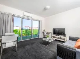 Stylish Stay Near Lake Tuggeranong