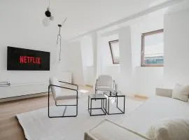 4 BR Penthouse - WHIRLPOOL - ZENTRAL - KÜCHE - WIFI - KAFFEE - GERÄUMIG - TERRASSE - PARKHAUS