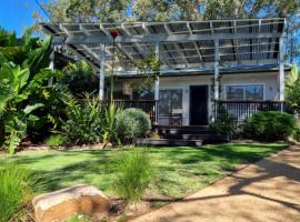 10 Warri Cres, Pet Friendly, ξενοδοχείο σε Macmasters Beach