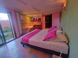 Chambre Rose Opale, Riad 9 Couple only au village naturiste, Hotel in Cap d'Agde