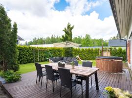 Peaceful Wood-fired Sauna Stay, hotel ve Vantaa