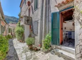 Vespa Mini-house In Elba