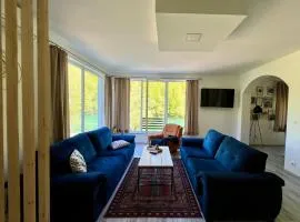 Anur House