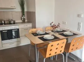 Haus hinter dem Deich