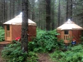 Family Friendly Yurt Glamping, Perfect for an Alaskan Adventure, luxusní stan v destinaci Seward