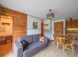 Cosy alpine apartment with pool and stunning views