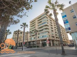 Front Sun Beach Apartment, hotel i Valencia