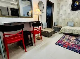 Namah 1 BHK Resort Homestay with KITCHEN -4 min from Prem Mandir