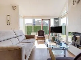 Kievit I Spacious Bungalow with Fine Garden