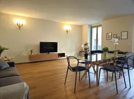 Hostdomus - Lagrange Luxury Apartment