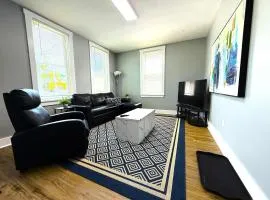 Cozy unit King bed & laundry