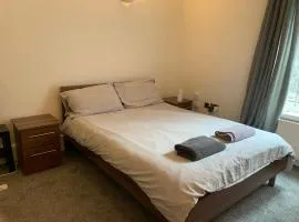 Cosy Modern 2 Bedroom Trafalgar Square Apartment