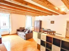 NEW Luxury Jacuzzi Suite - 100sqm Historic Center - 50m from Parking