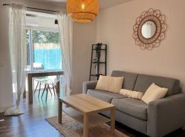 Studio terrasse proche mer et ville – hotel w miejscowości Sainte-Maxime