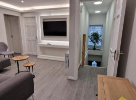 Modern Living apartment, pet-friendly hotel in Balnacart