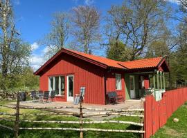 Meadow house, a comfortable and modern home near a lake, hotel v destinaci Ljungby