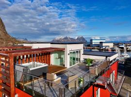 Seaview and private roof top terrace with jacuzzi in Lofoten, hotel a Svolvær