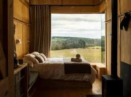 Reconnect at Off-Grid Hilltop Cabin with Valley Views